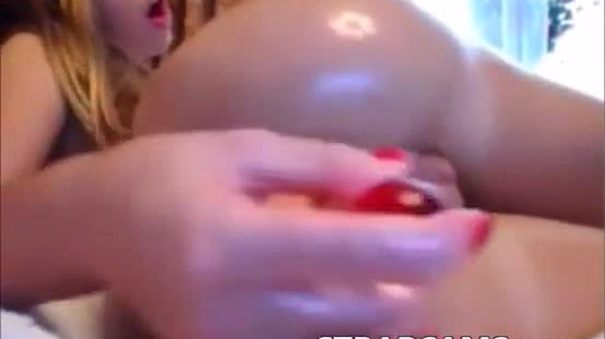 Teen with big ass anal dildoing on webcam